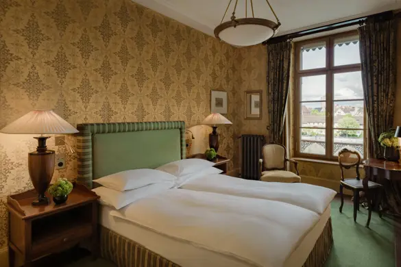 2504 OP River Queen Room