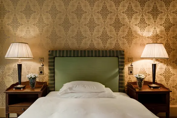2504 OP City Queen Room (2)