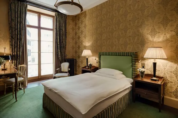 2504 OP City Queen Room