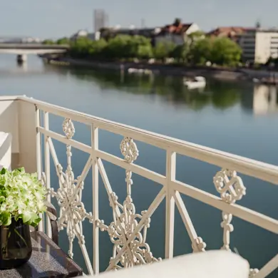 2505 OP River Junior Suite Balcony 13