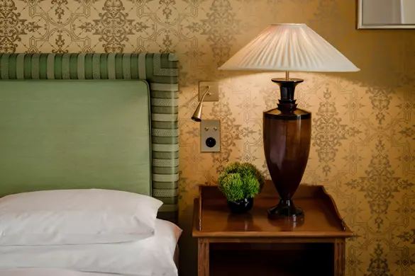 Les Trois Rois River Queen Room 216 1603 2