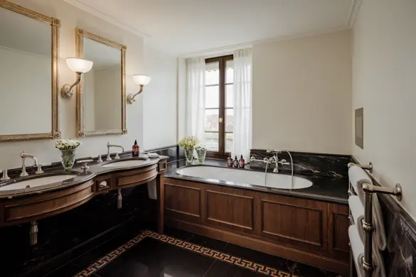 Les Trois Rois River Junior Suite 320 1960 2